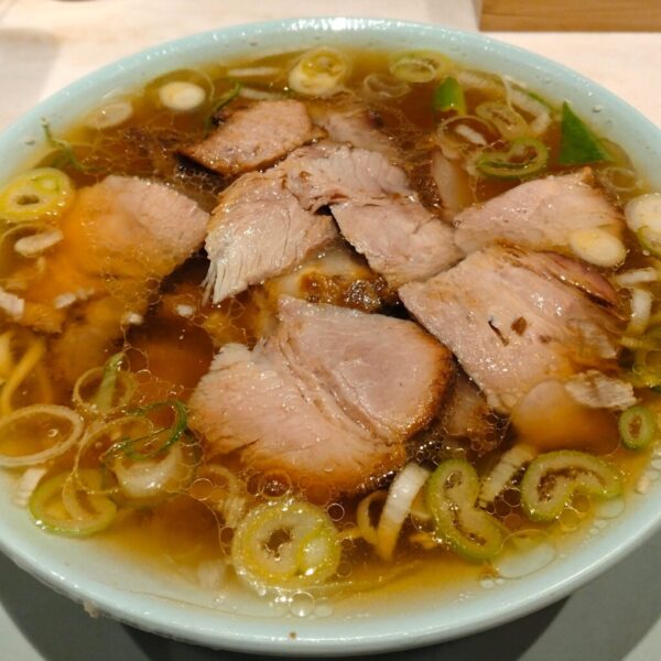 ちえちゃん】ちゃん系1号店！切りたてチャーシュー、ツルモチ麺